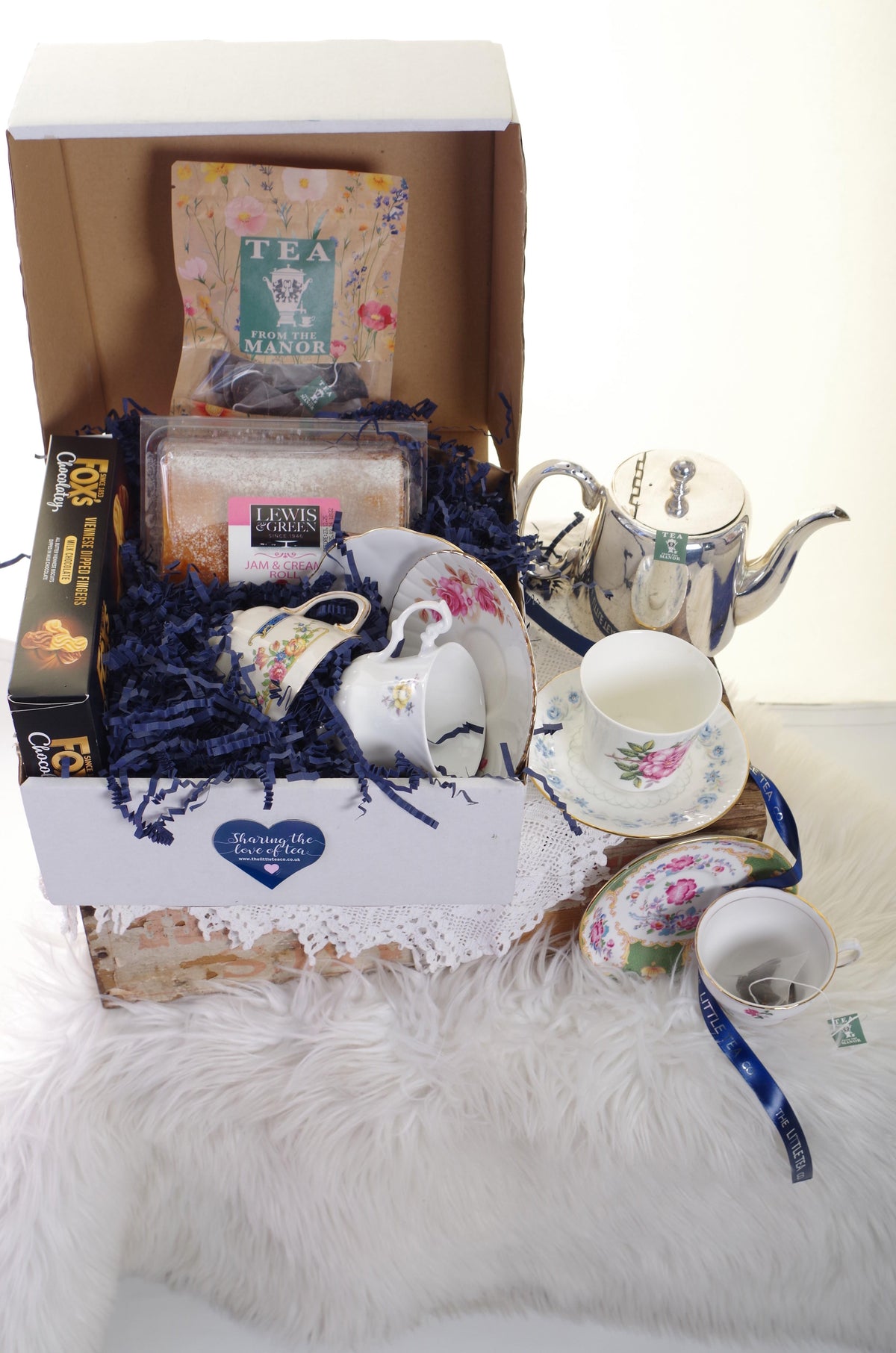 A Little Vintage Christmas Tea Hamper