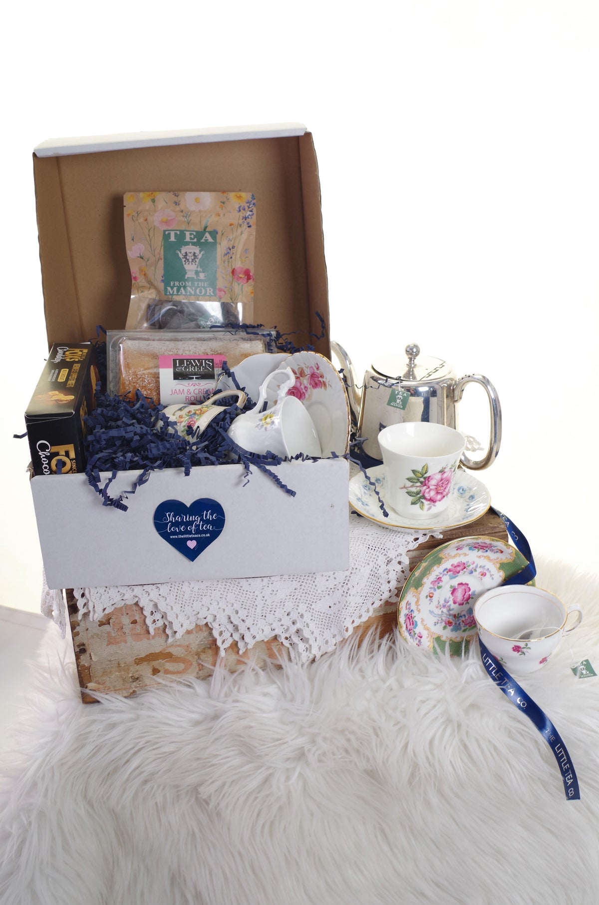 A Little Vintage Christmas Tea Hamper
