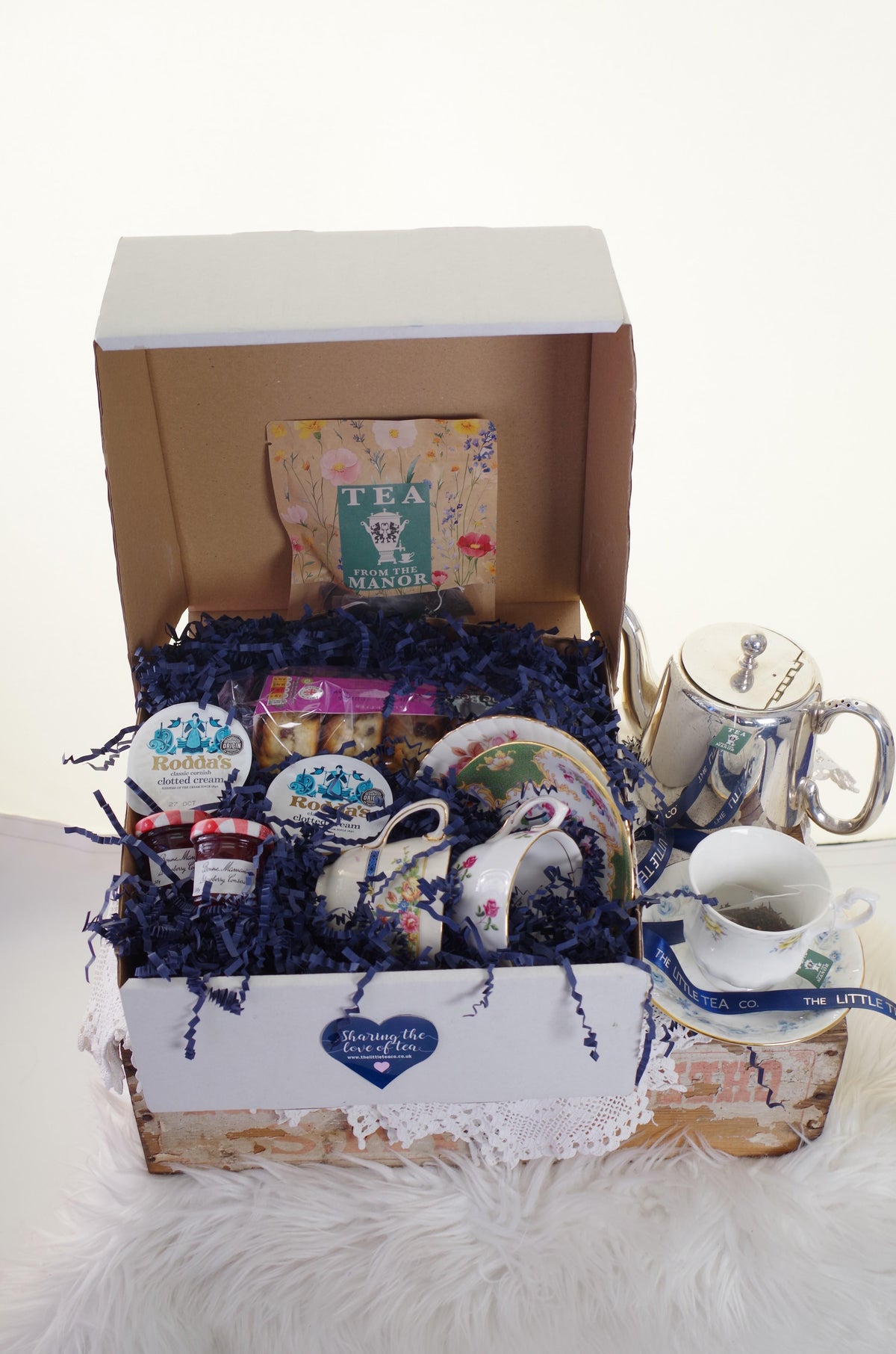 A Little Vintage Christmas Tea Hamper