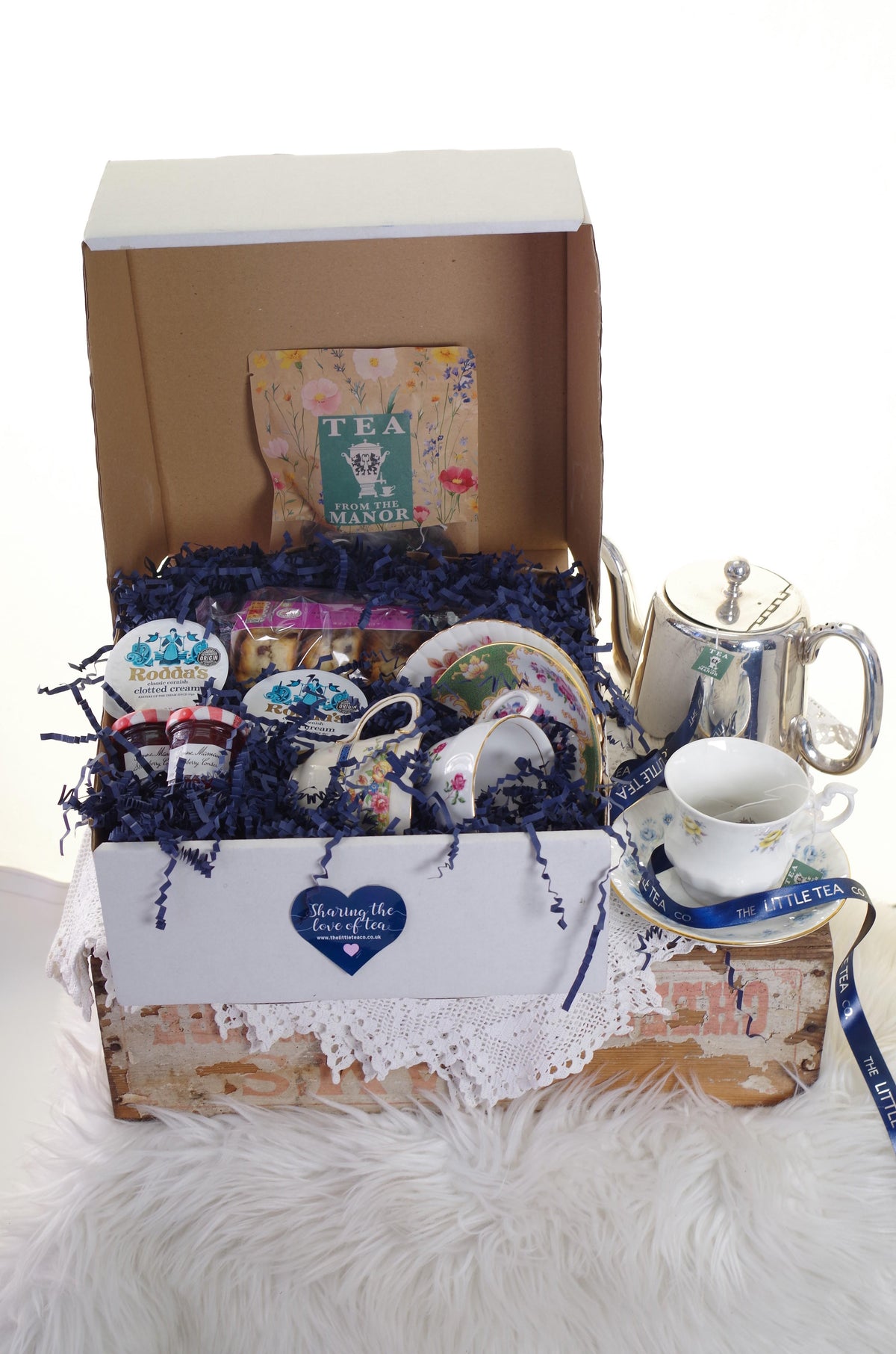 A Little Vintage Christmas Tea Hamper