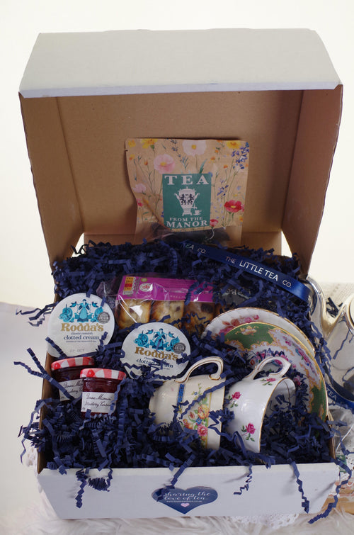 A Little Vintage Christmas Tea Hamper