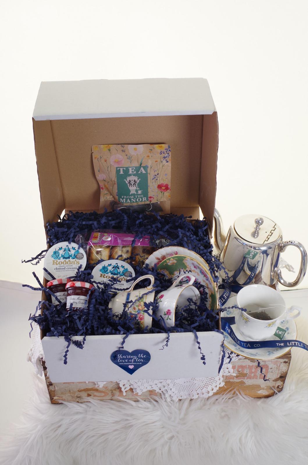 A Little Vintage Christmas Tea Hamper